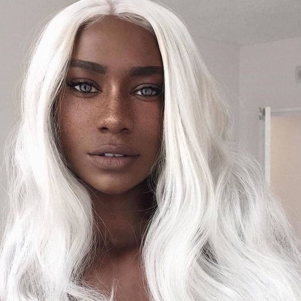❄️ Jahari 22” STRAIGHT WHITE  LACE FRONT CELEB WIG